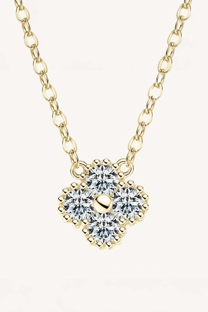 Collar de moissanita de trébol de la suerte