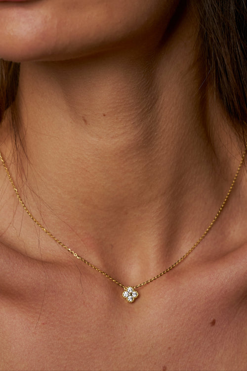 Collar de moissanita de trébol de la suerte